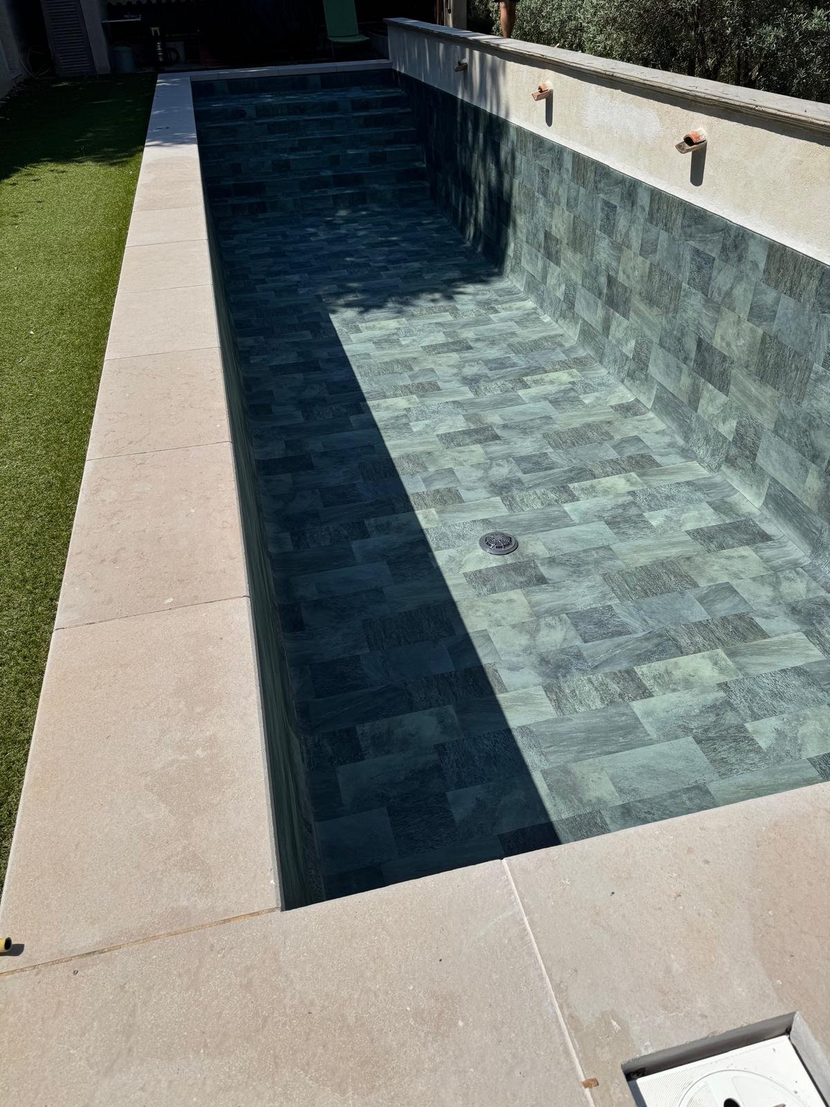 Pose d'un liner armé 3D carreau de Bali à Pourrières