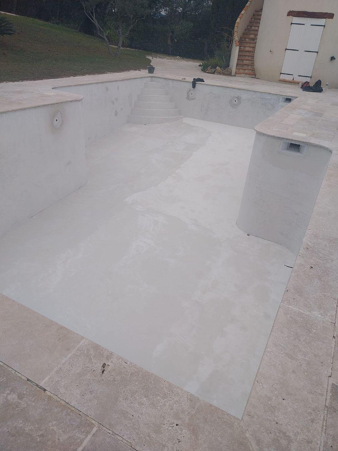 Rénovation d'une grande piscine à Lorgues dans le Var